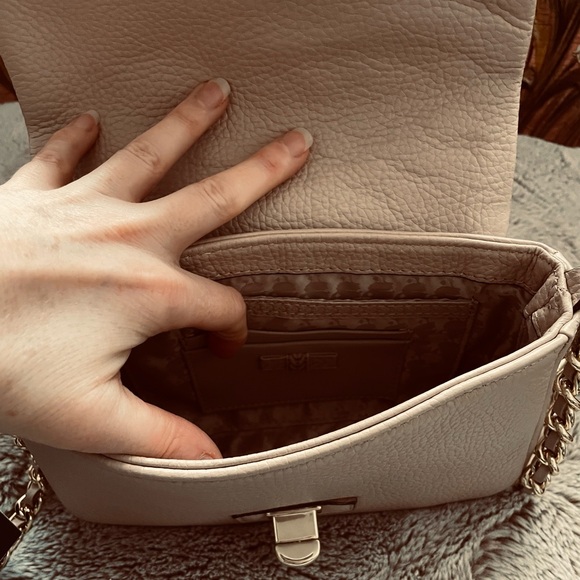 Karl LAGERFELD Agyness Crossbody Bag - Picture 11 of 13